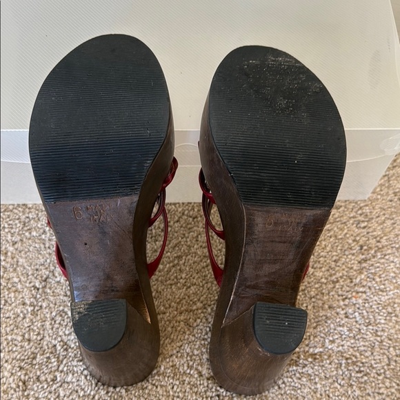 KORS Michael Kors Red Platform Sandals with wooden platform - Picture 12 of 15